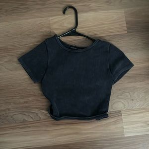 Cropped grey open back shirt